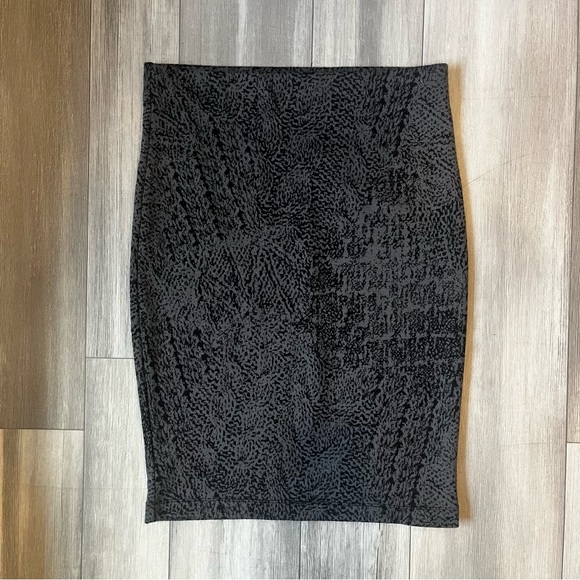 Xhilaration Black Textured Pencil Skirt - Picture 1 of 2